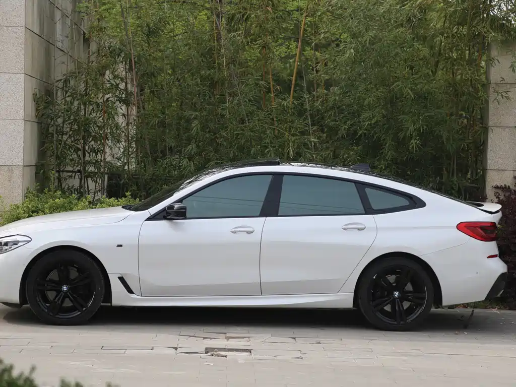 BMW 6 Series GT 2018 — фото 11
