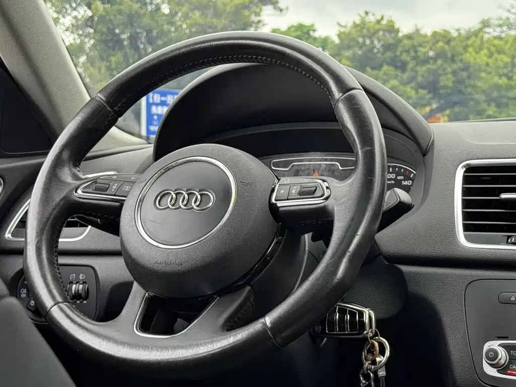 Audi Q3 2015 — фото 19