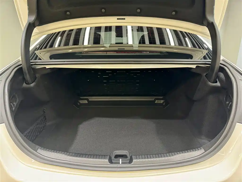 Mercedes-Benz C-Class 2023 — фото 12