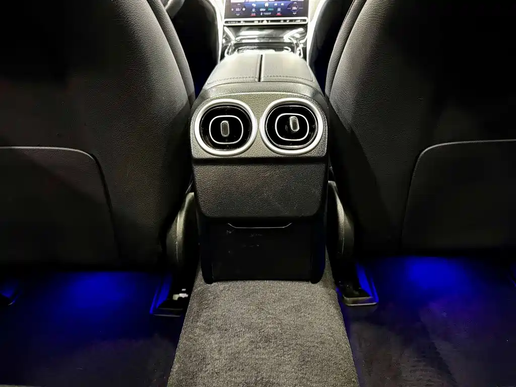Mercedes-Benz C-Class 2023 — фото 23