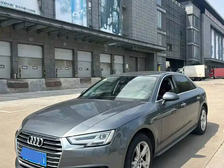 Audi A4L 2018 — фото 1