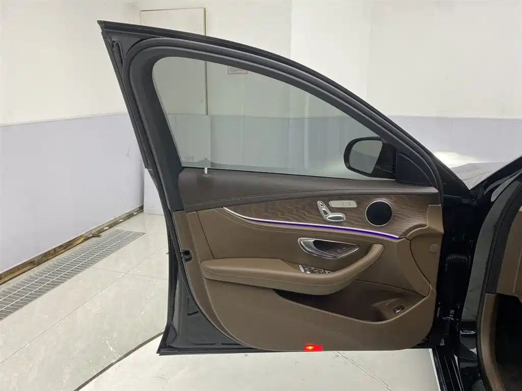 Mercedes-Benz E-Class 2023 — фото 19