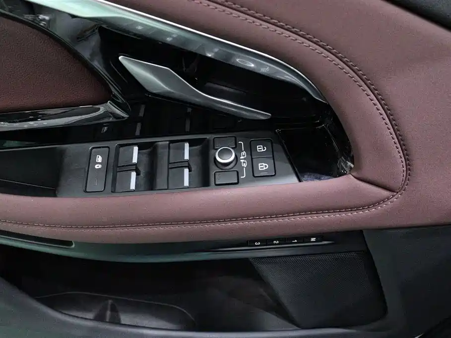 Land Rover Evoque 2023 — фото 20