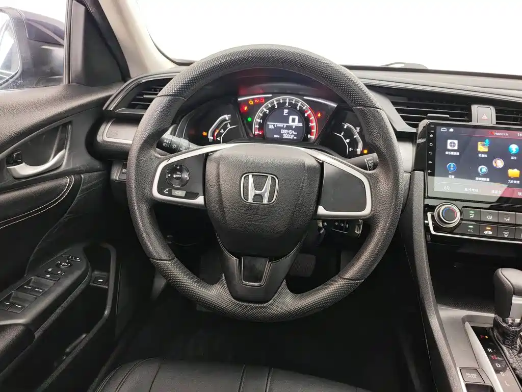 Honda Civic 2018 — фото 11