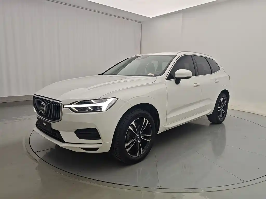 Volvo XC60 2018 — фото 1