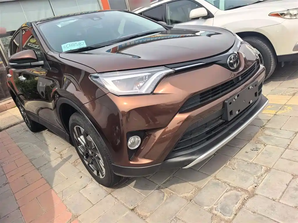 Toyota RAV4 2019 — фото 9