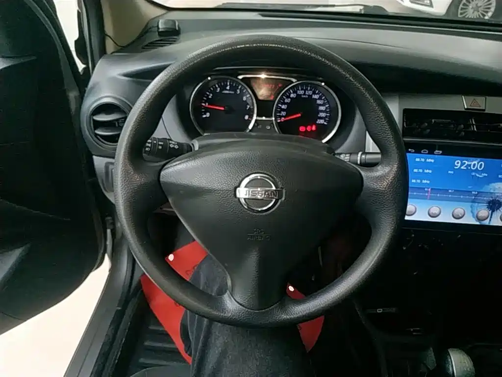 Nissan Livina 2016 — фото 11