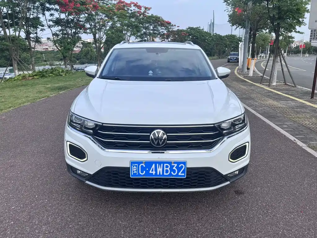 Volkswagen T-Roc 2021 — фото 1