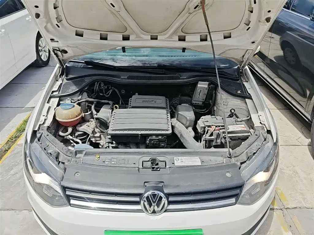 Volkswagen Polo 2015 — фото 20