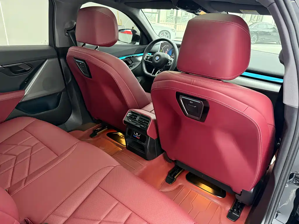 BMW 5 Series 2025 — фото 10