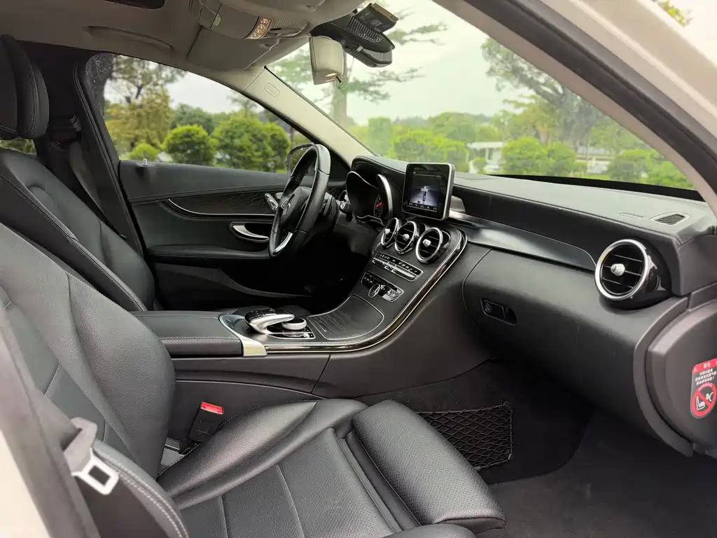 Mercedes-Benz C-Class 2017 — фото 19