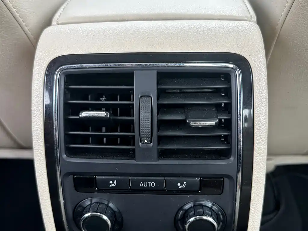 Volkswagen Passat 2014 — фото 11