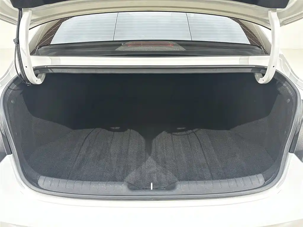 Hyundai Elantra 2023 — фото 21