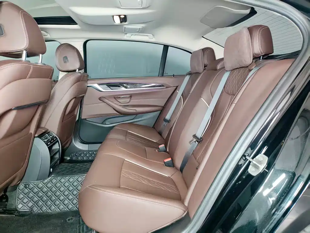 BMW 5 Series 2024 — фото 12