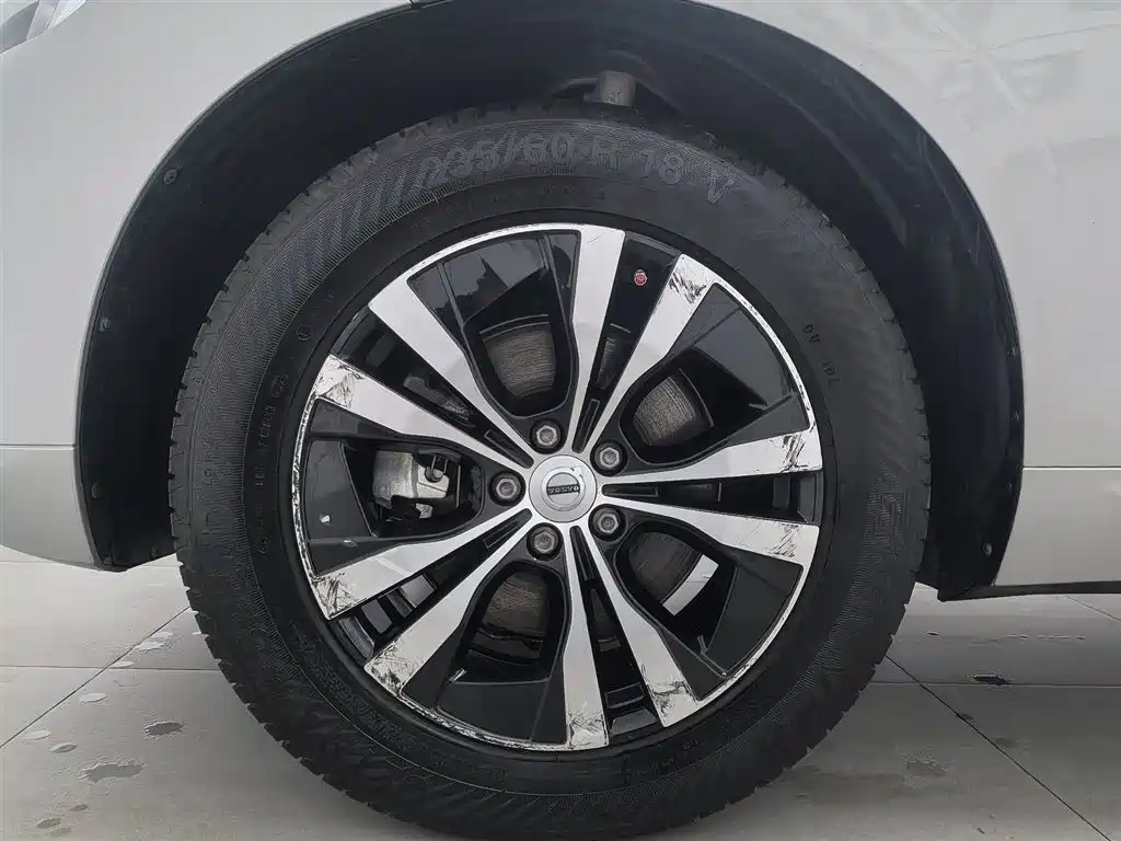 Volvo XC60 2023 — фото 17