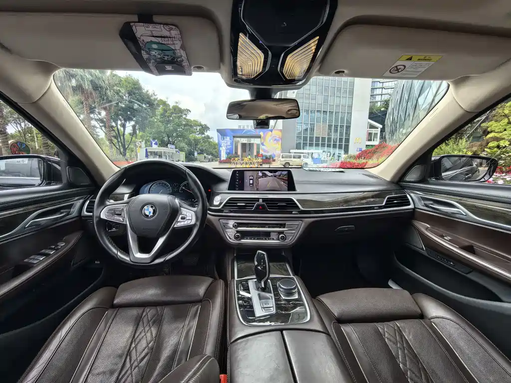 BMW 7 Series 2019 — фото 10