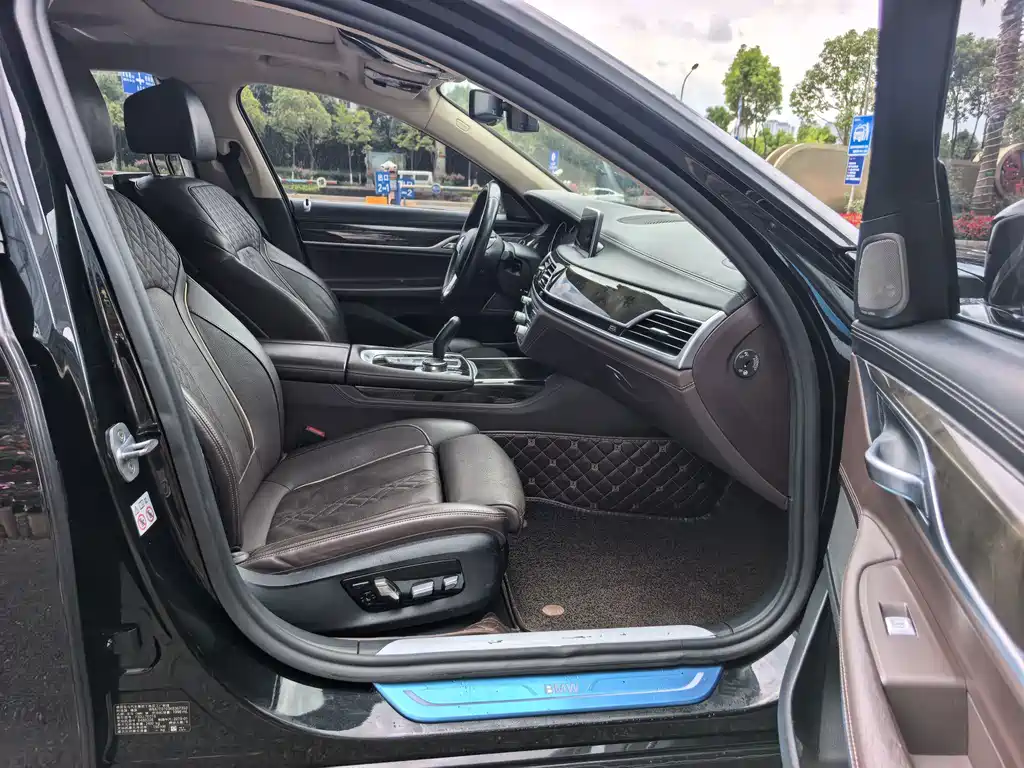 BMW 7 Series 2019 — фото 14