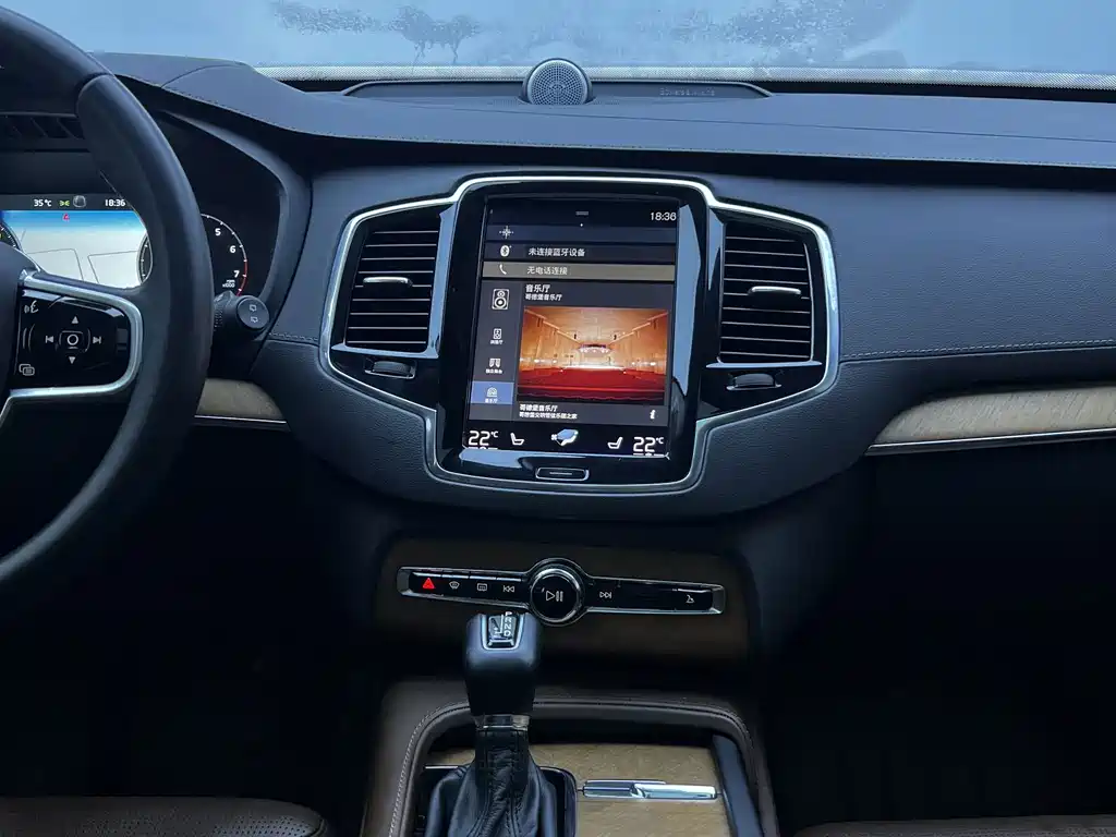 Volvo XC90 2018 — фото 24