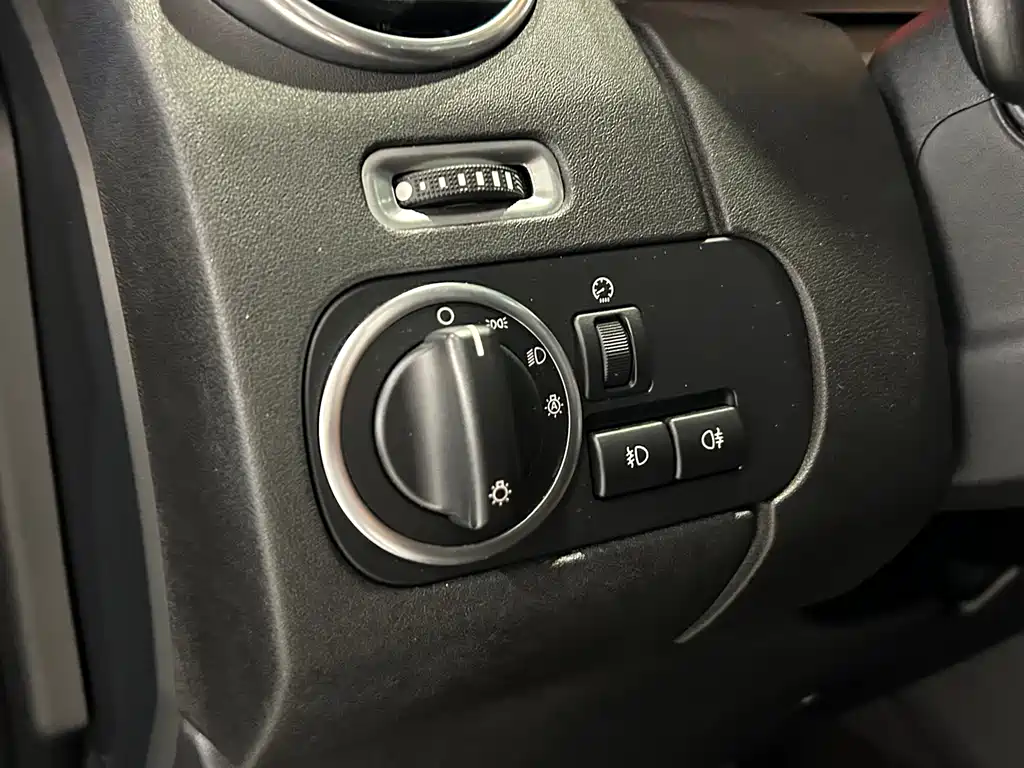 Land Rover Discovery 2017 — фото 9