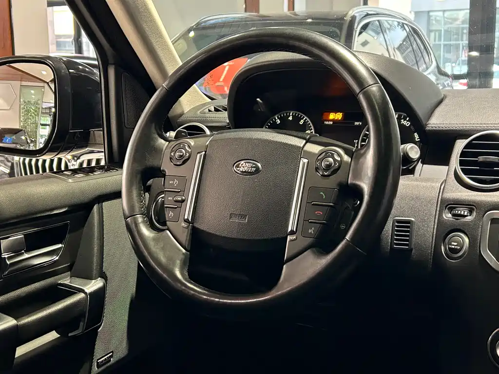 Land Rover Discovery 2017 — фото 25