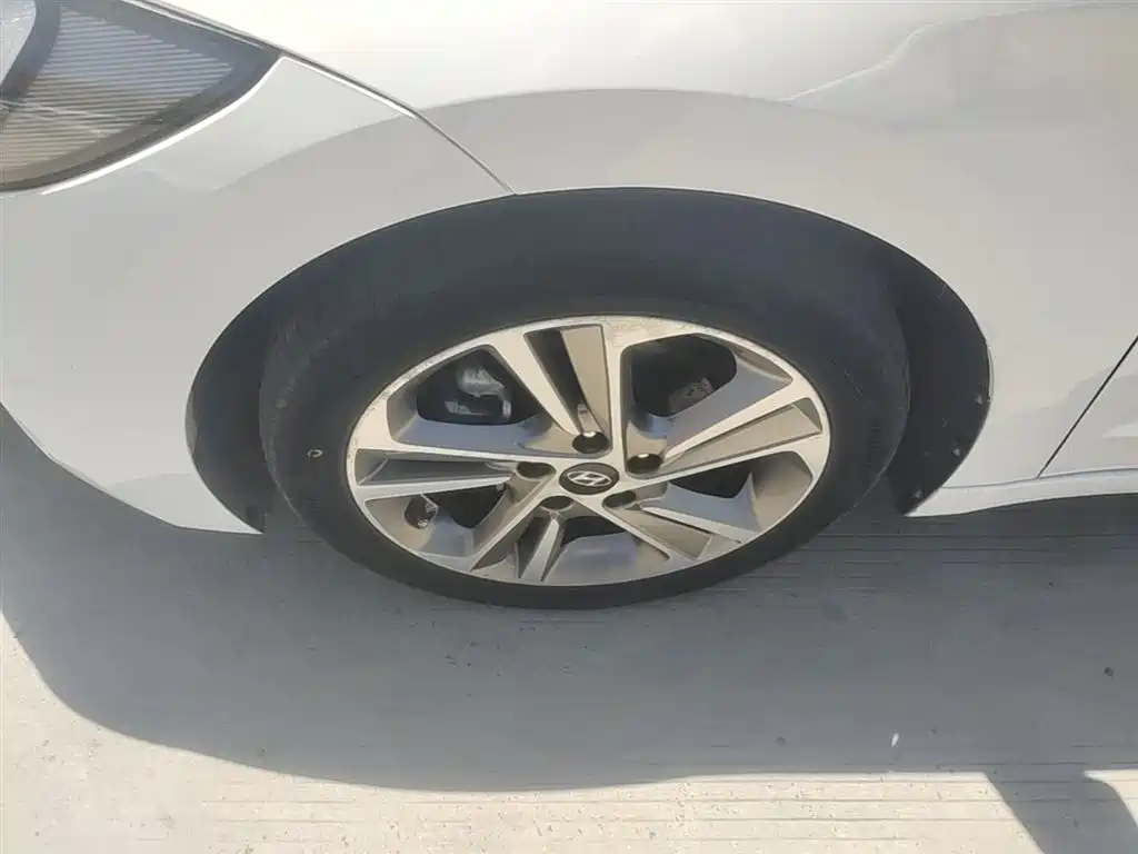 Hyundai Elantra 2019 — фото 23