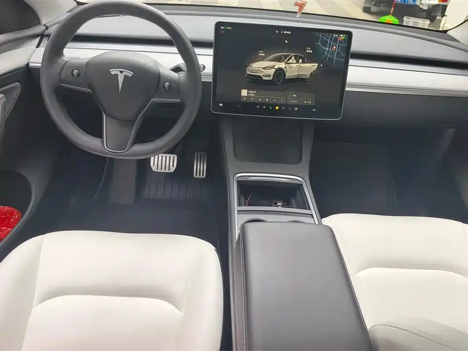 Tesla Model Y 2024 — фото 12