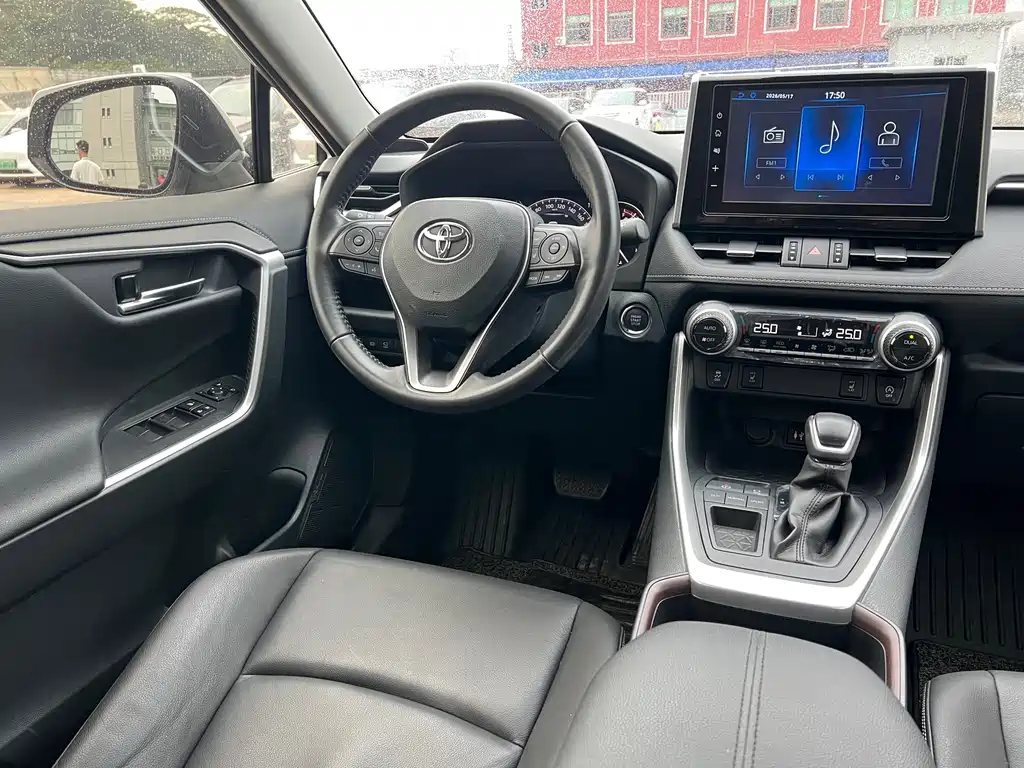Toyota RAV4 2020 — фото 13