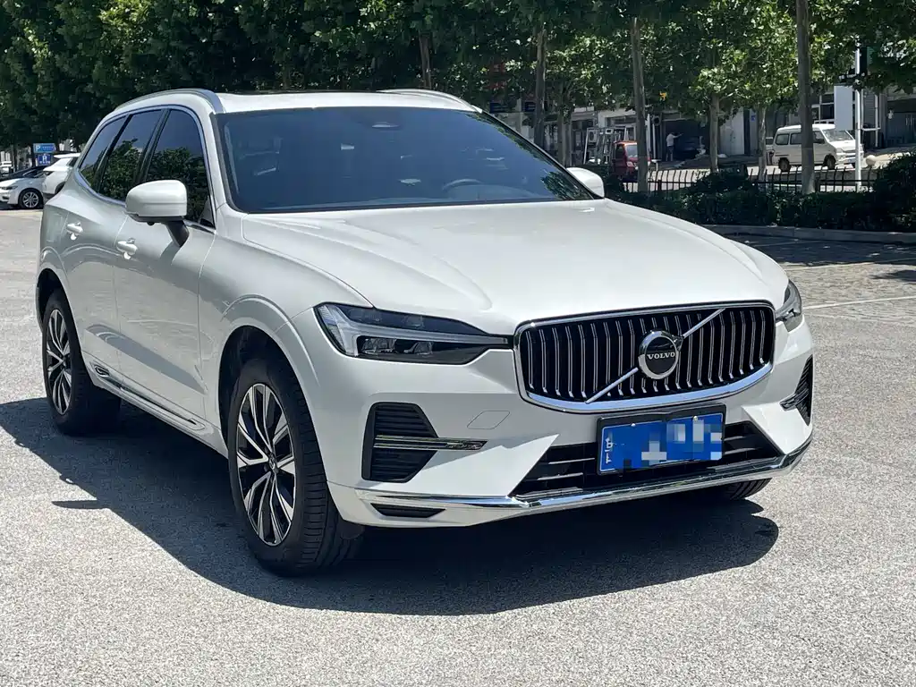 Volvo XC60 2025 — фото 3
