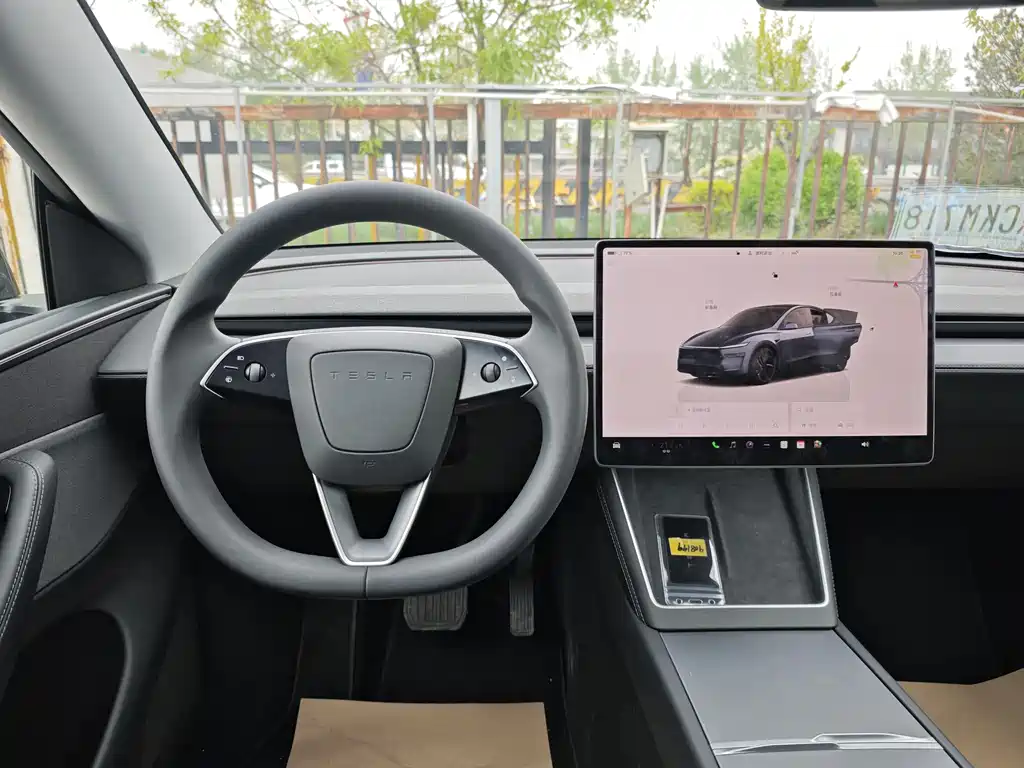Tesla Model Y 2025 — фото 13