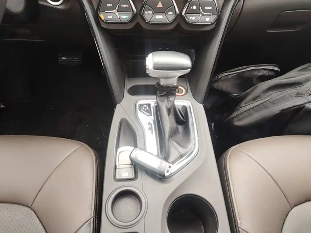 GAC Trumpchi GS4 2017 — фото 14