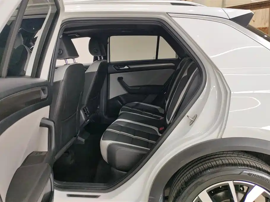 Volkswagen T-Roc 2023 — фото 11
