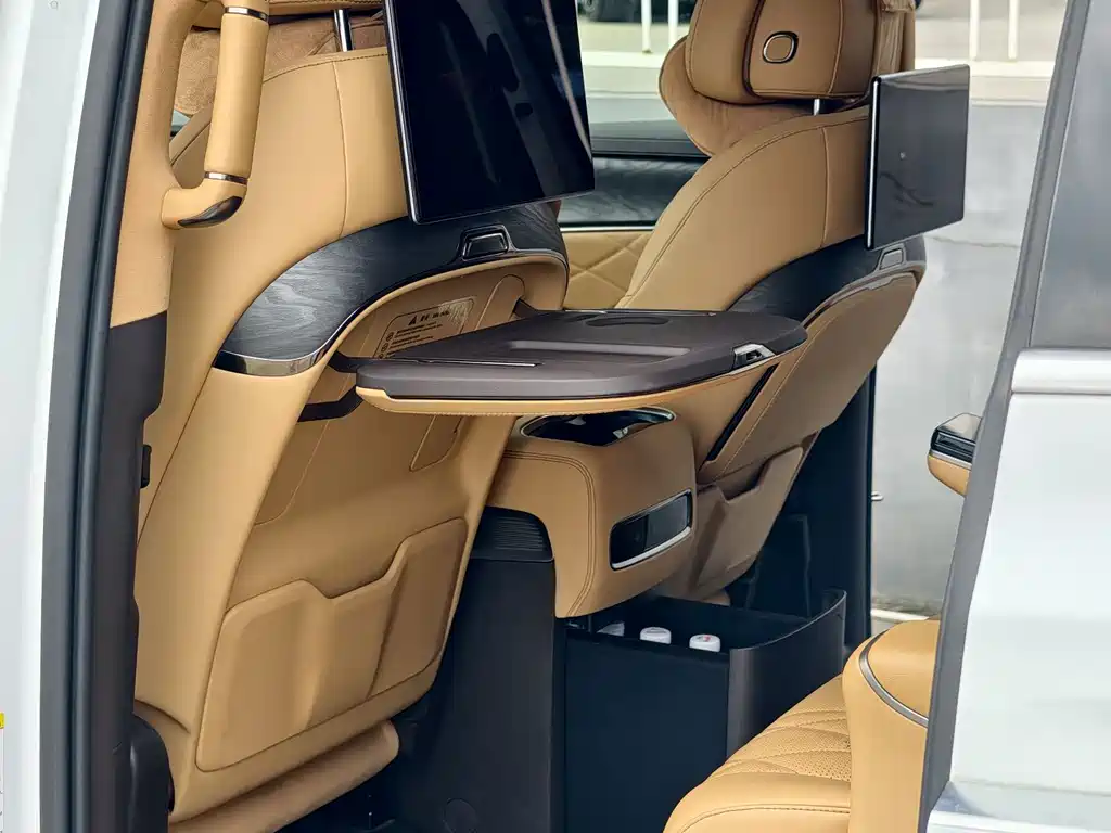 Denza D9 2025 — фото 27