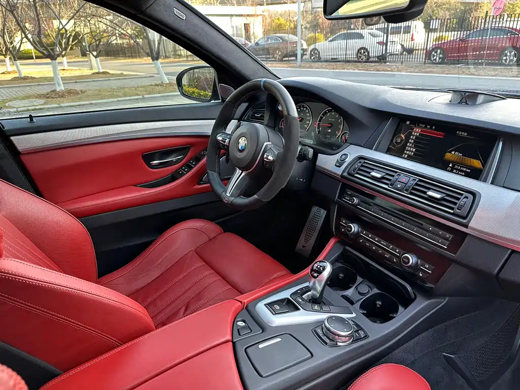 BMW M5 2015 — фото 15