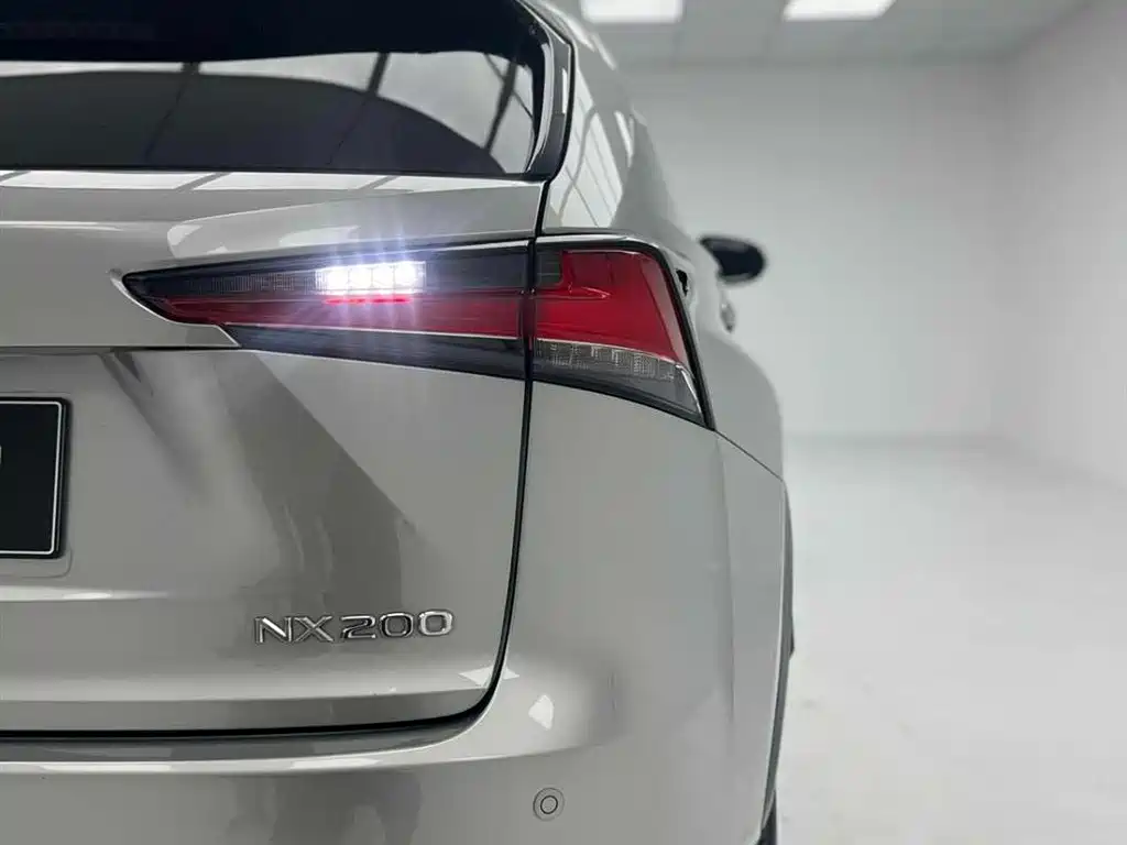 Lexus NX 2021 — фото 12