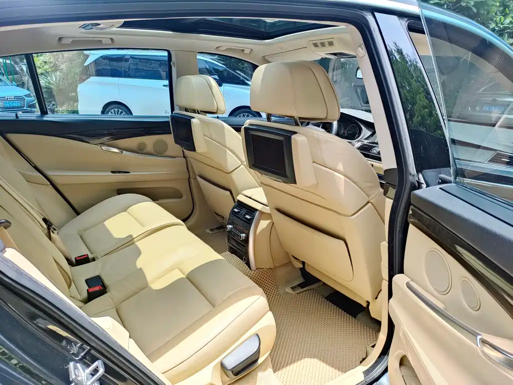 BMW 5 Series GT 2010 — фото 12