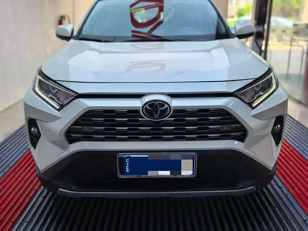Toyota RAV4 2020 — фото 2