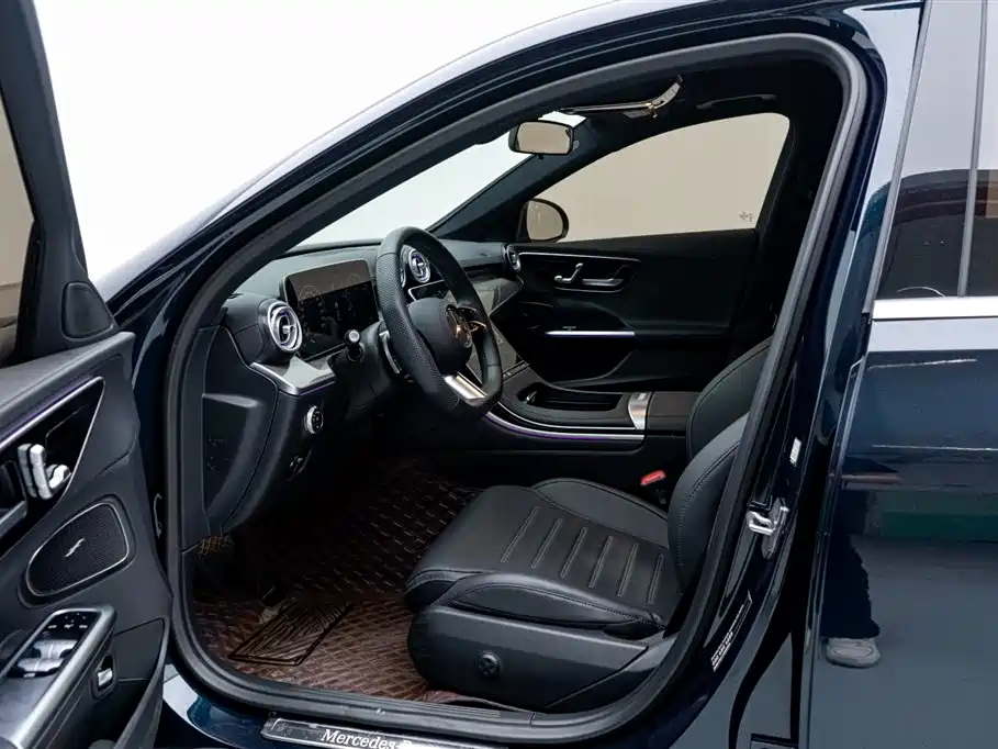 Mercedes-Benz C-Class 2024 — фото 16