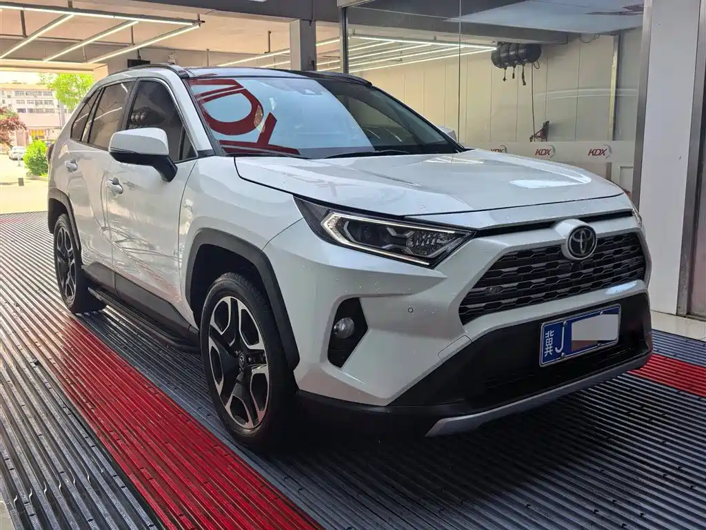 Toyota RAV4 2020 — фото 3