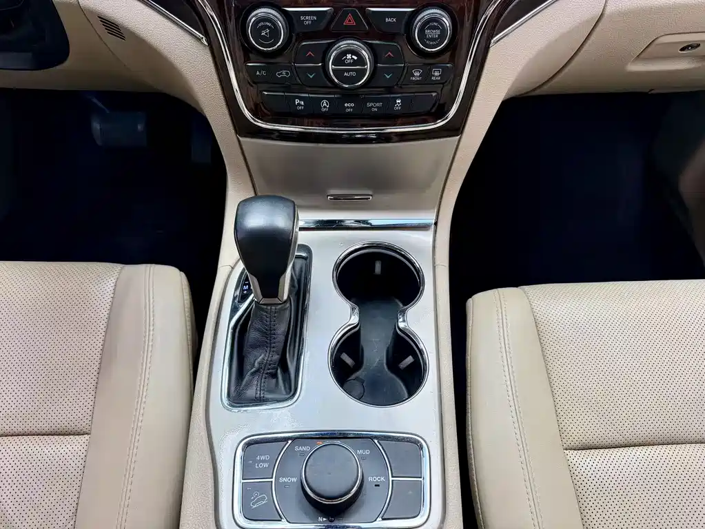 Jeep Grand Cherokee 2019 — фото 10