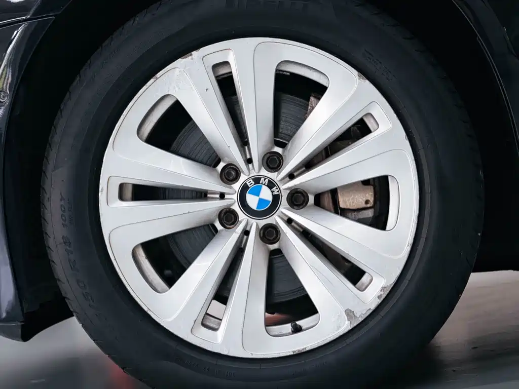 BMW 7 Series 2011 — фото 25