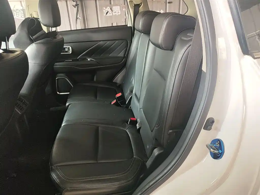 Mitsubishi Outlander 2019 — фото 17