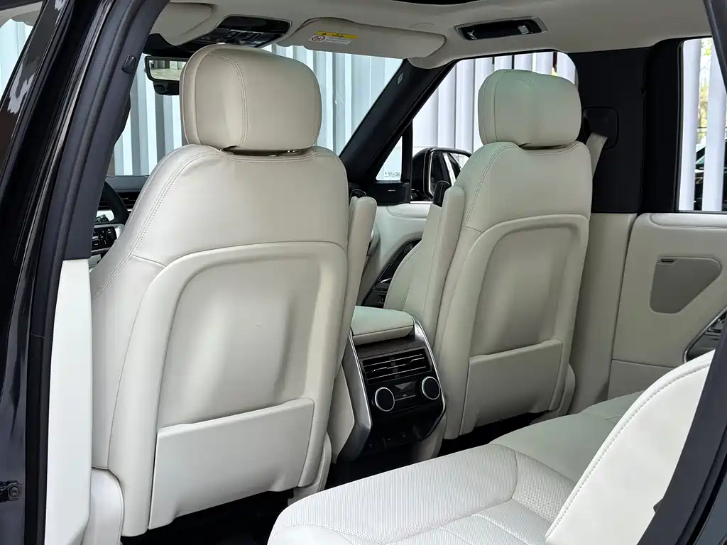 Land Rover Range Rover 2024 — фото 17