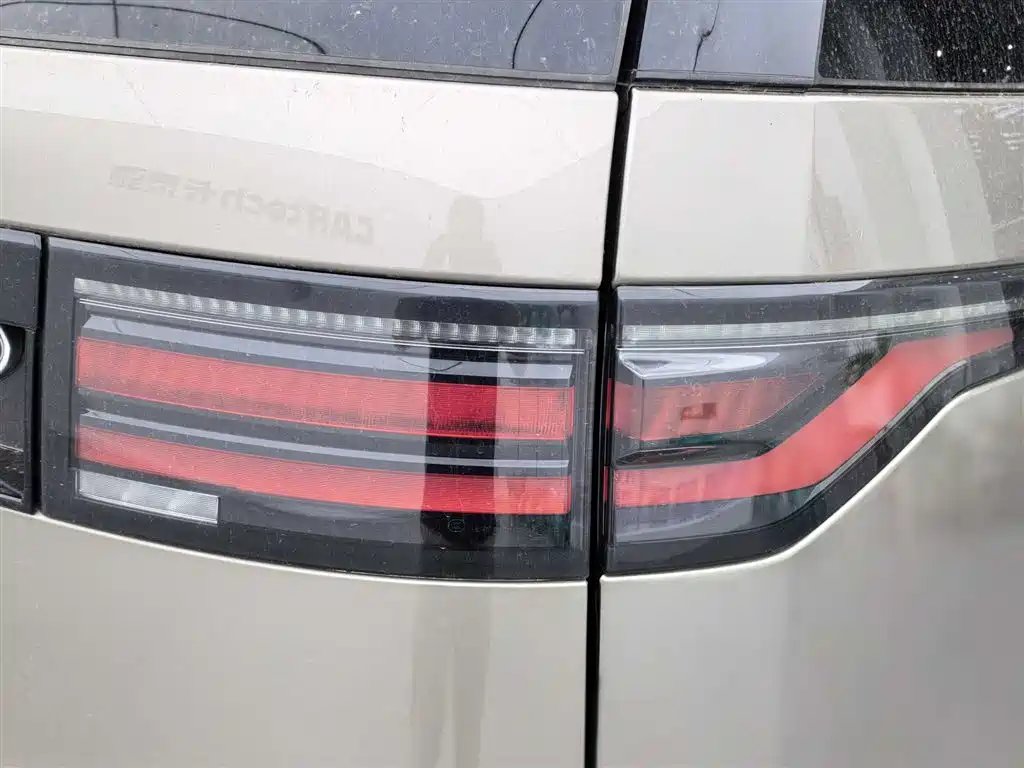 Land Rover Discovery 2021 — фото 11