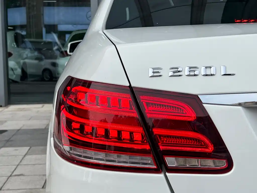Mercedes-Benz E-Class 2015 — фото 14