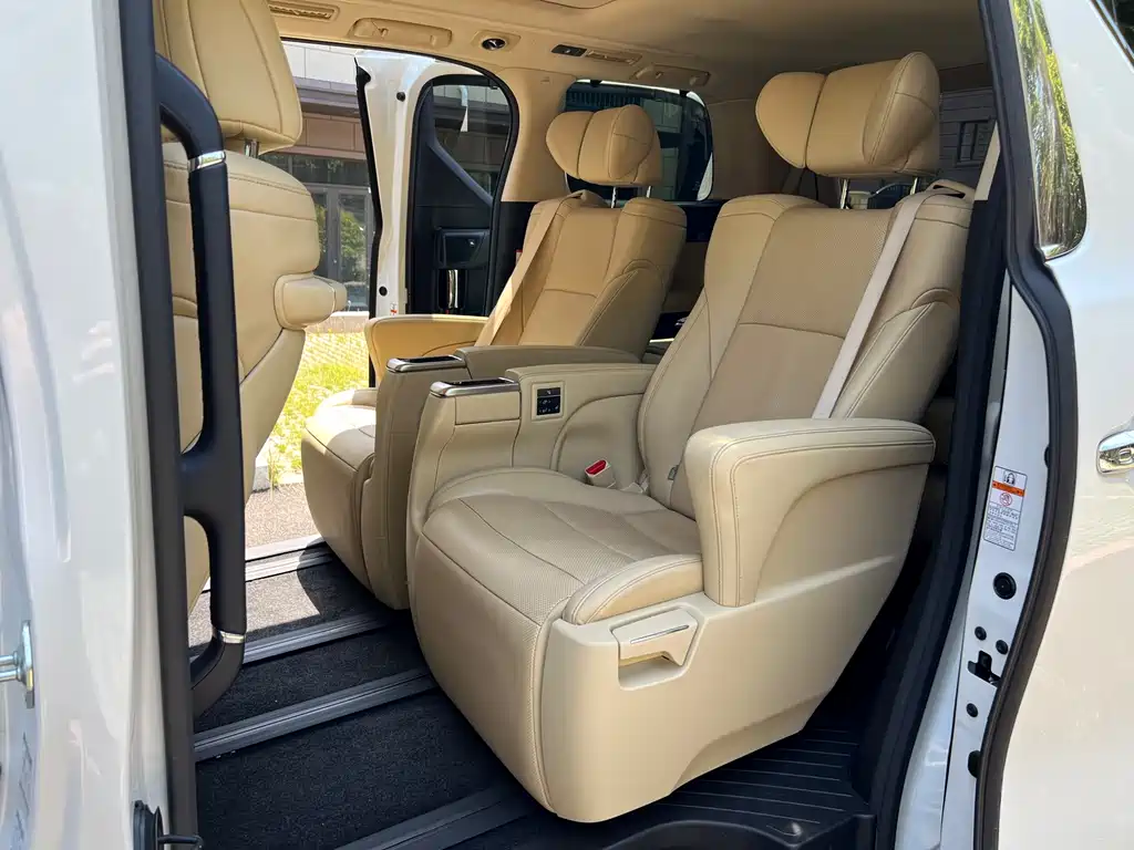 Toyota Alphard 2021 — фото 6