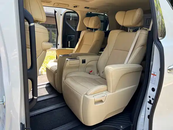 Toyota Alphard 2021