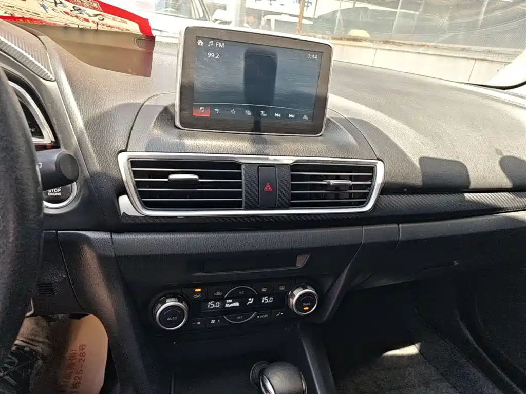 Mazda 3 Axela 2015 — фото 13