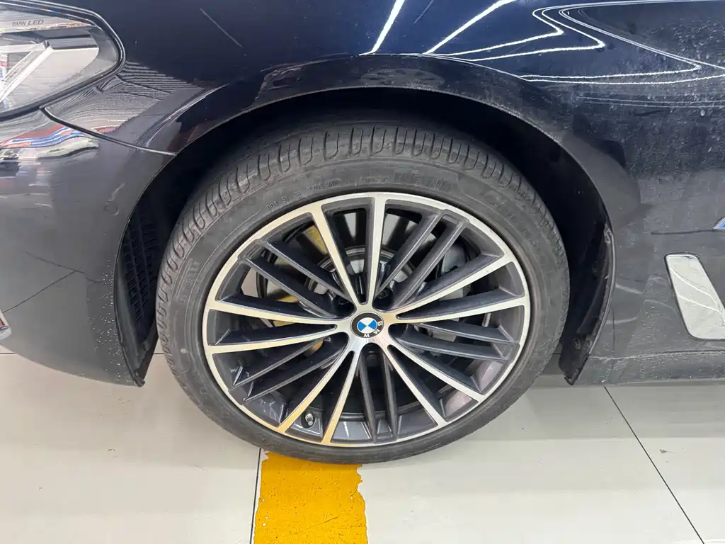 BMW 5 Series 2021