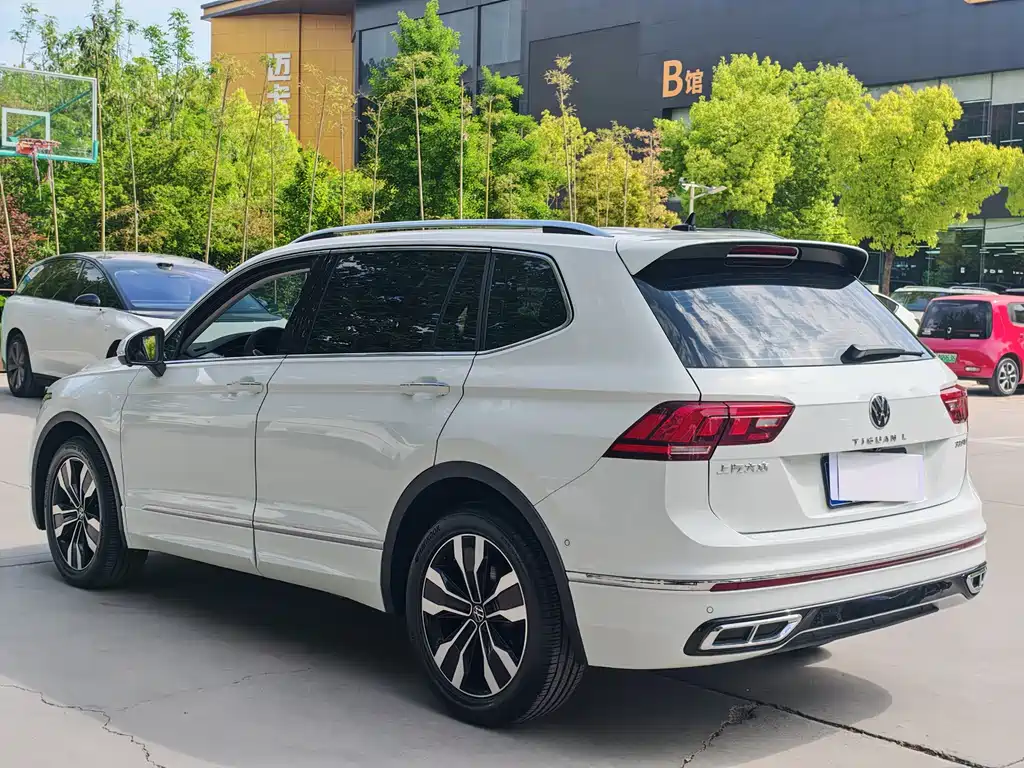 Volkswagen Tiguan L 2024 — фото 4