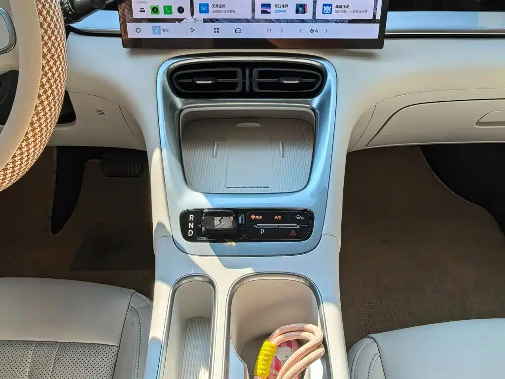 Geely Galaxy Starwish 2025 — фото 9